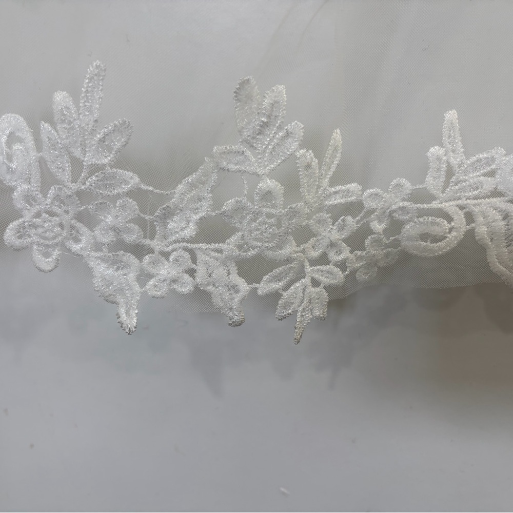 Bridal kit: White Bride Robe + Short Veil - Picture 8 of 14
